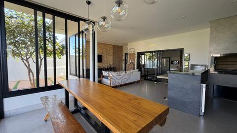 Casa à venda em Sapezal, Cidezal IV, com 3 suítes, com 300 m²